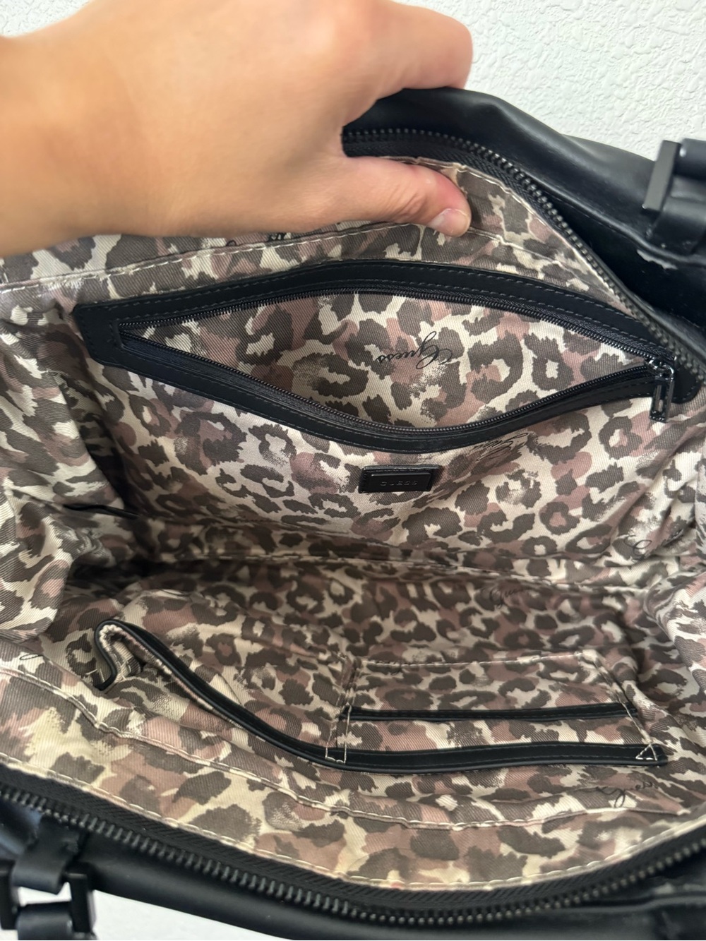 GUESS Rebel Roma Quilted Satchel 🖤 - Picture 3 of 4